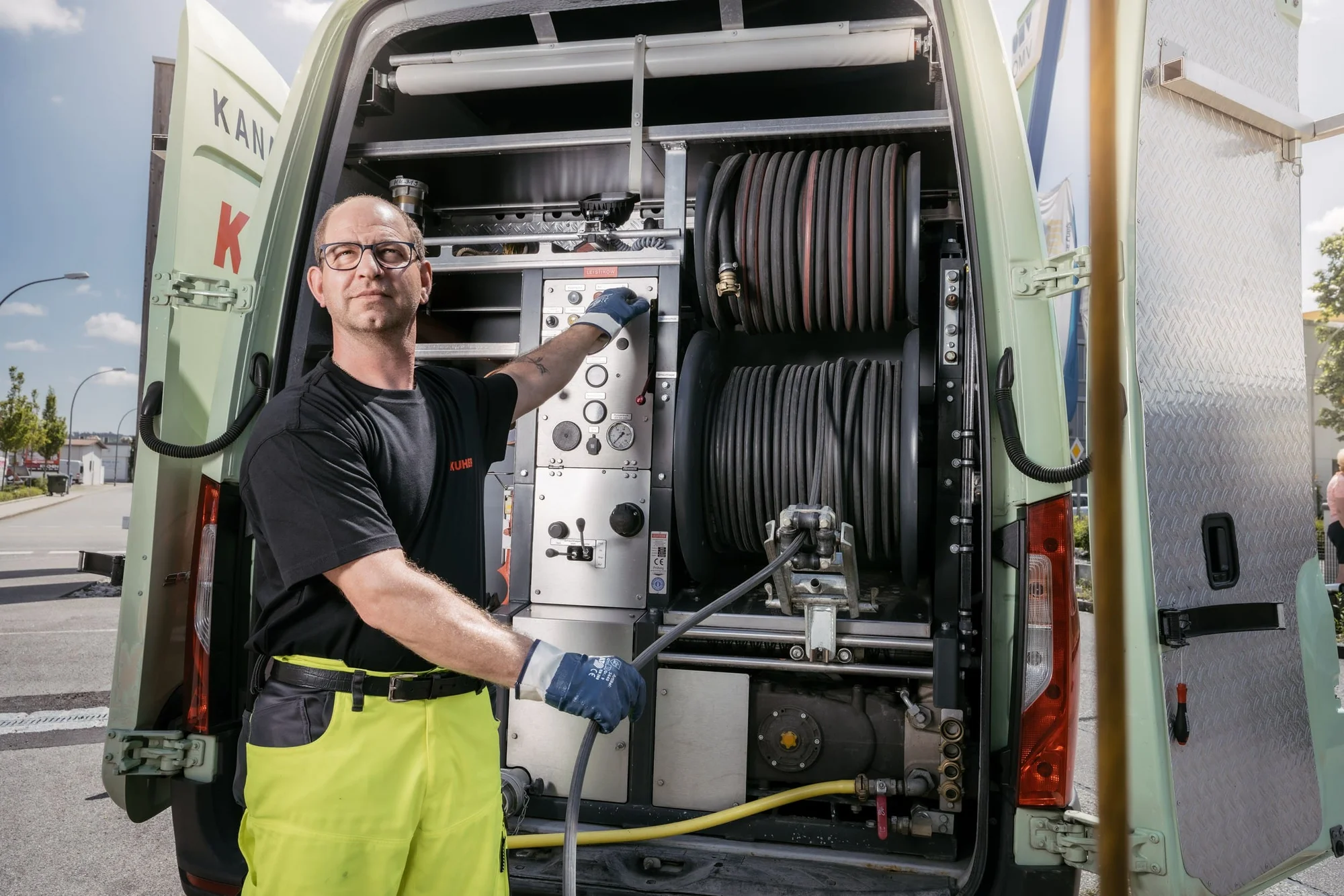 Saugbagger mieten für präzise Baustelleneinsätze